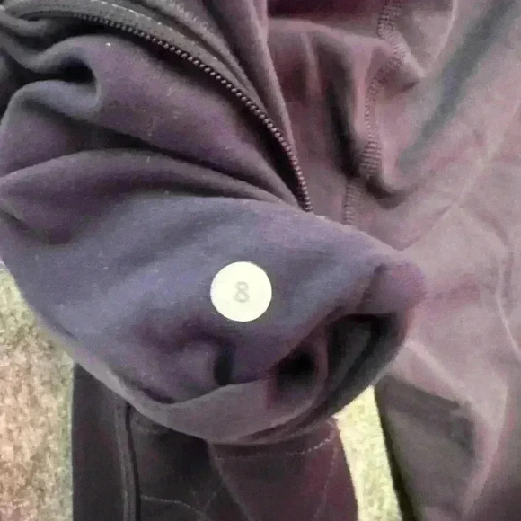 Lululemon Toasty Tech Tight II - Size 8 - Picture 6 of 7